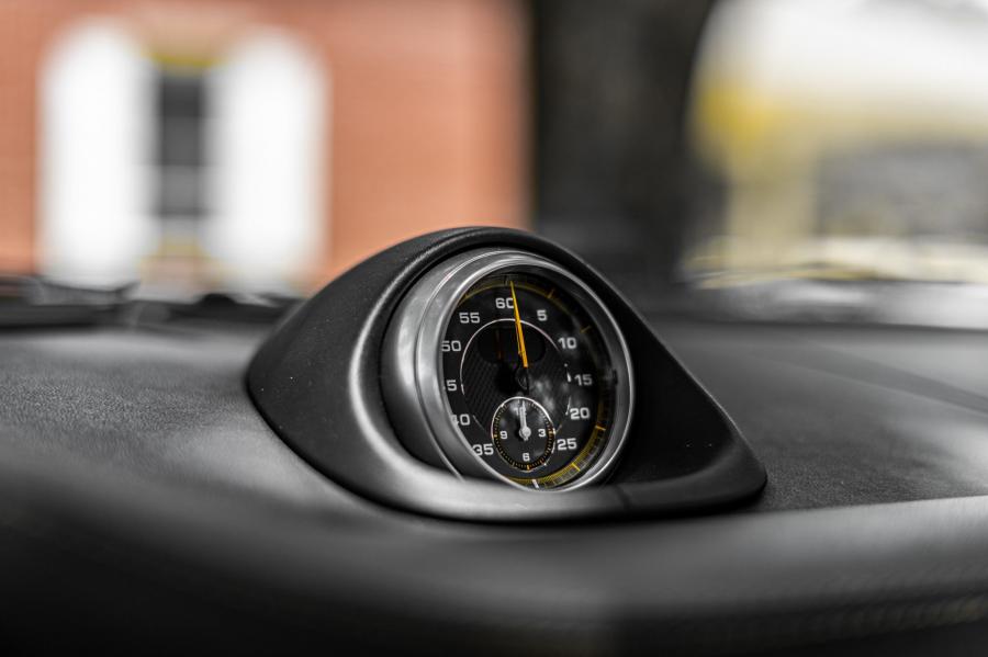 Детали интерьера Porsche 911 GT2 (997) 2008 года  (NA) (фото 75 из 197)
